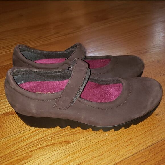 Munro Brown Leather Maryjane Shoes - Picture 1 of 8